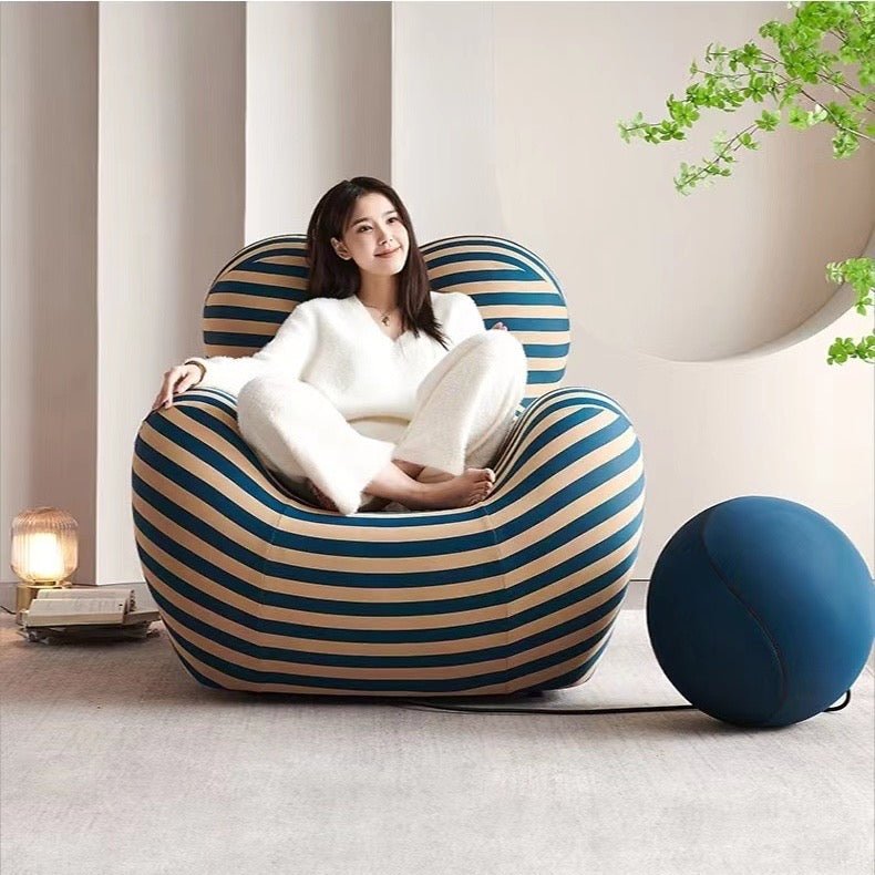 Sofa et boule posé pied