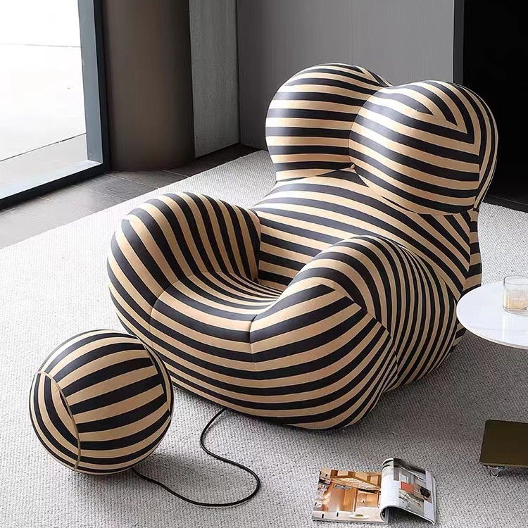Sofa et boule posé pied