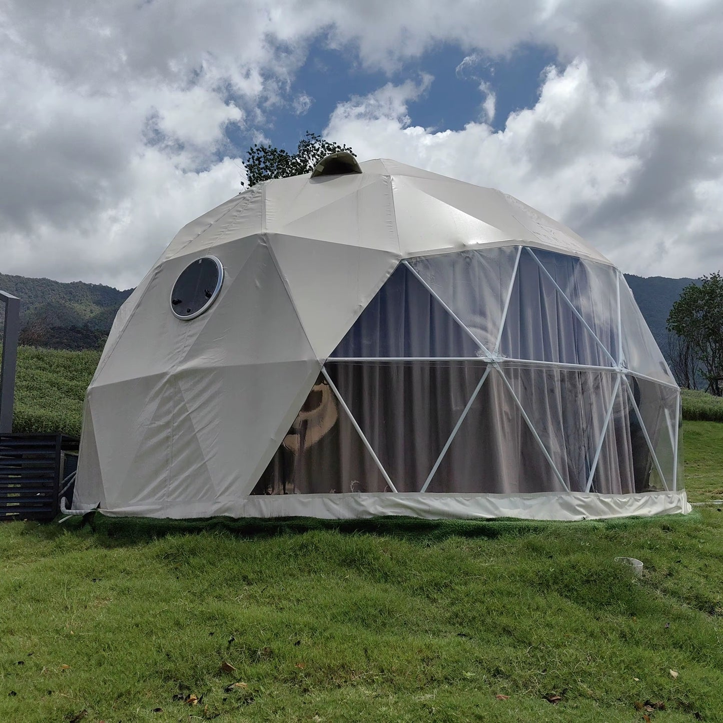 Tente 28metre carré vendu vide