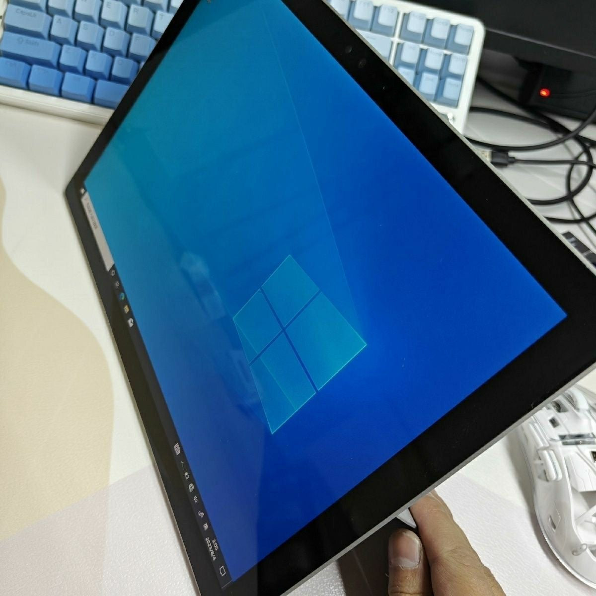 Tactile non fonctionnelle 2eme main  Microsoft Surface Pro 4 avec processeur Core i3 - 126giga